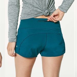 🤩 LULULEMON “Run Times Short 4-way Stretch” 4"
AMAZING color: Nile Blue